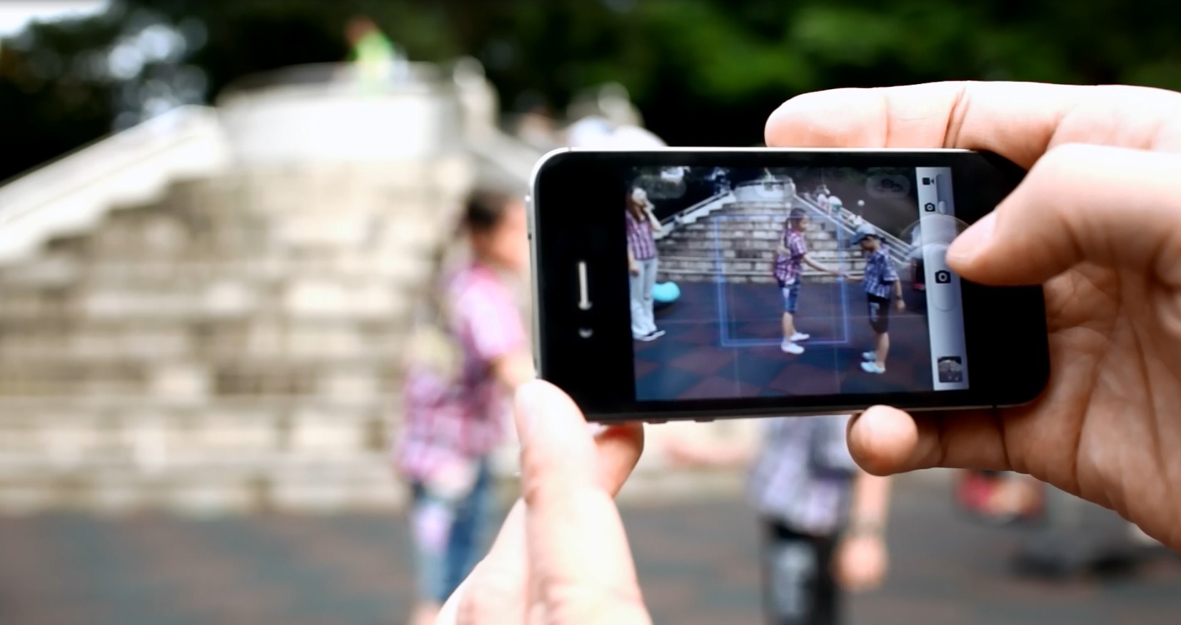 隨著智慧型手機的盛行,街頭上到處可見人手一支iPhone